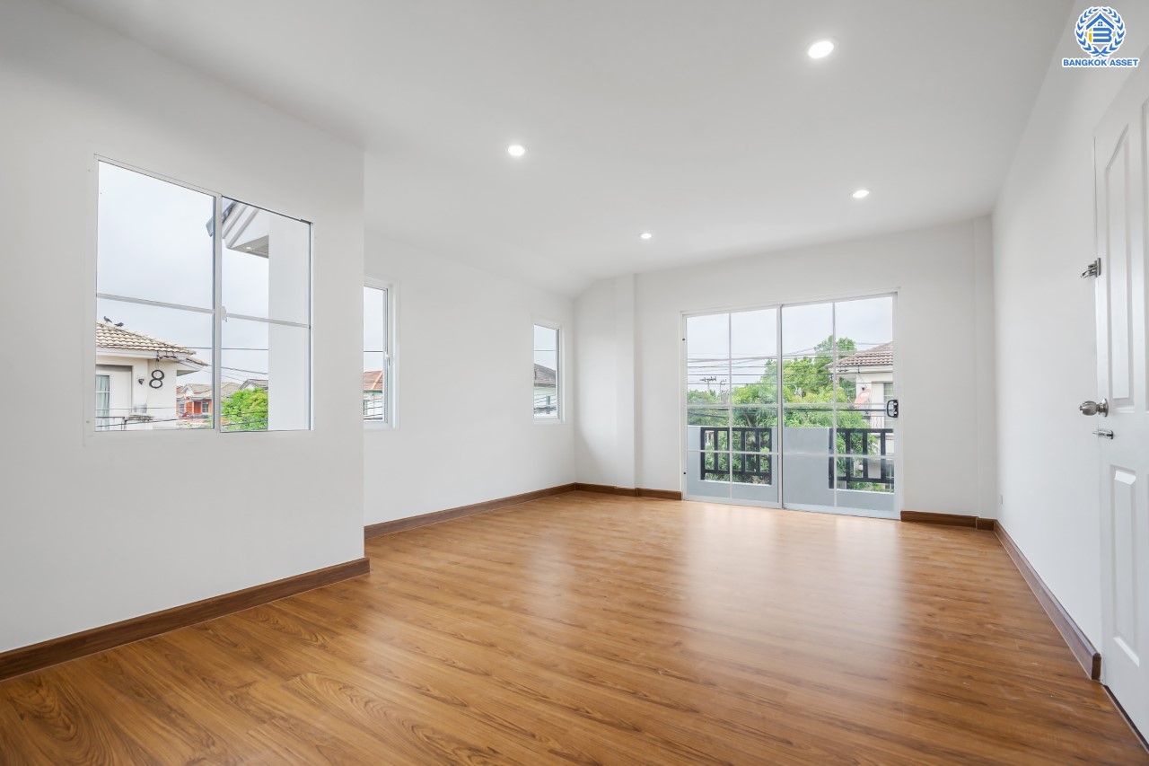 บ้านมือสองตกแต่งใหม่ ม.ชลลดา วัดลาดปลาดุก หลังมุม คุณภาพระดับ L&H บนเนื้อที่ 57.6 ตร.ว. ฟังก์ชัน 3 ห้องนอน 2 ห้องน้ำ 2 ที่จอดรถ บนทำเลศักยภาพ เพียง 15 นาทีถึง เซ็นทรัลเวสท์เกต ใกล้รถไฟฟ้าสายสีม่วง "สถานีคลองบางไผ่"...